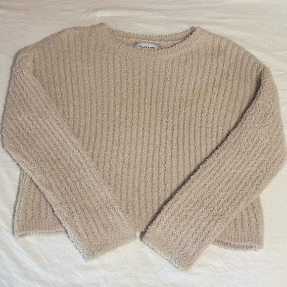 Willow & Wind Sweaters - Cozy and Fuzzy Cream Sweater